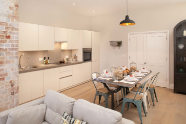 Idéias de design de cozinha em uma casa particular: mais de 130 fotos e opções de layout