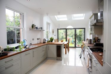 Idéias de design de cozinha em uma casa particular: mais de 130 fotos e opções de layout