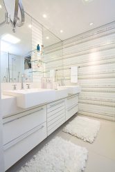 Azulejo branco - Criando um design espetacular. 300+ (foto) Acabamentos interiores