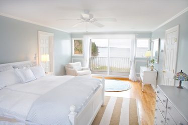 Quarto de design em estilo moderno (125 + fotos) - Cortinas brancas / papel de parede / guarda-roupa. Como não exagerar com uma escolha?