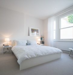 Quarto de design em estilo moderno (125 + fotos) - Cortinas brancas / papel de parede / guarda-roupa. Como não exagerar com uma escolha?