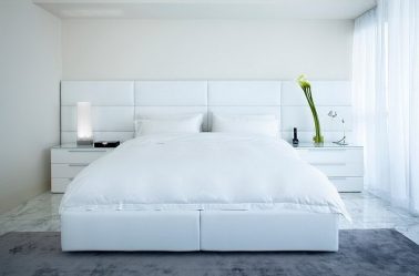 Quarto de design em estilo moderno (125 + fotos) - Cortinas brancas / papel de parede / guarda-roupa.Como não exagerar com uma escolha?