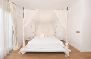 Quarto de design em estilo moderno (125 + fotos) - Cortinas brancas / papel de parede / guarda-roupa. Como não exagerar com uma escolha?