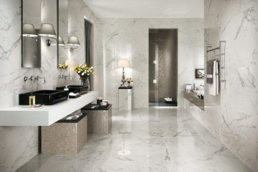 Decoração de casa de banho com pedra artificial: lavatório, bancada, prateleiras. Recursos de uso de material