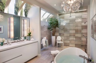 Decoração de casa de banho com pedra artificial: lavatório, bancada, prateleiras. Recursos de uso de material