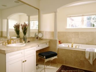 Decoração de casa de banho com pedra artificial: lavatório, bancada, prateleiras. Recursos de uso de material