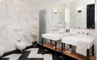 Decoração de casa de banho com pedra artificial: lavatório, bancada, prateleiras. Recursos de uso de material