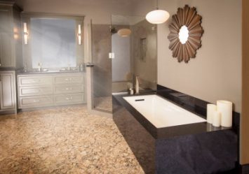 Decoração de casa de banho com pedra artificial: lavatório, bancada, prateleiras. Recursos de uso de material