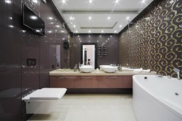 Decoração de casa de banho com pedra artificial: lavatório, bancada, prateleiras. Recursos de uso de material