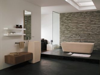 Decoração de casa de banho com pedra artificial: lavatório, bancada, prateleiras. Recursos de uso de material