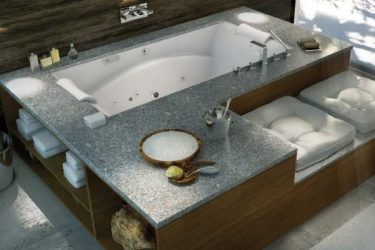 Decoração de casa de banho com pedra artificial: lavatório, bancada, prateleiras. Recursos de uso de material