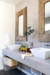 Decoração de casa de banho com pedra artificial: lavatório, bancada, prateleiras. Recursos de uso de material