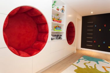 Projetar um quarto de crianças com um sofá macio: como e onde devo colocá-lo?