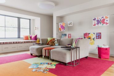 Projetar um quarto de crianças com um sofá macio: como e onde devo colocá-lo?