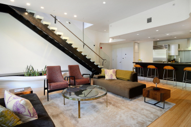 O design interior da moradia em estilo moderno: 155+ (foto) projetos para a sala de estar, cozinha, pátio