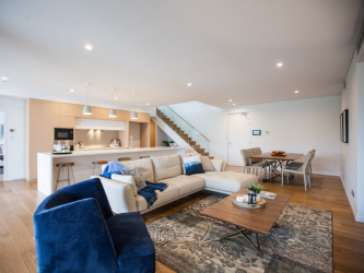 O design interior da moradia em estilo moderno: 155+ (foto) projetos para a sala de estar, cozinha, pátio