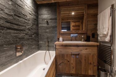 Projeto do banheiro em uma casa de madeira (mais de 200 fotos): decoração DIY (teto, piso, paredes)