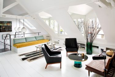 Bela casa de um andar com um sótão (mais de 100 projetos fotográficos). Por que é elegante e barato ao mesmo tempo?