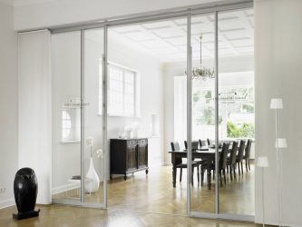 Portas com inserções de vidro: 180+ (foto) opções de plástico, madeira e alumínio (entrada, interior, cupê)