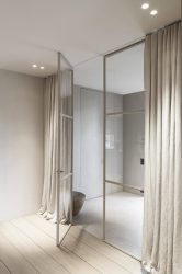 Portas com inserções de vidro: 180+ (foto) opções de plástico, madeira e alumínio (entrada, interior, cupê)