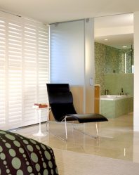 Portas com inserções de vidro: 180+ (foto) opções de plástico, madeira e alumínio (entrada, interior, cupê)