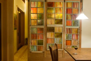 Portas com inserções de vidro: 180+ (foto) opções de plástico, madeira e alumínio (entrada, interior, cupê)