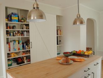 Portas com inserções de vidro: 180+ (foto) opções de plástico, madeira e alumínio (entrada, interior, cupê)