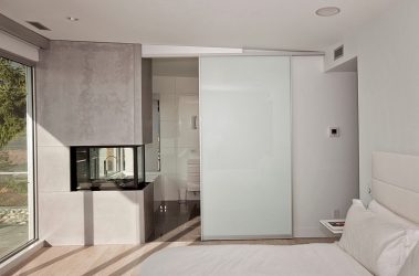 Portas com inserções de vidro: 180+ (foto) opções de plástico, madeira e alumínio (entrada, interior, cupê)