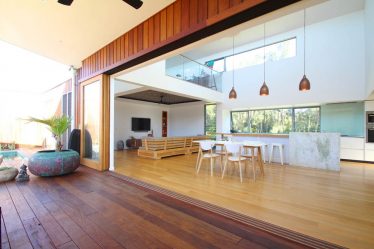 Portas com inserções de vidro: 180+ (foto) opções de plástico, madeira e alumínio (entrada, interior, cupê)