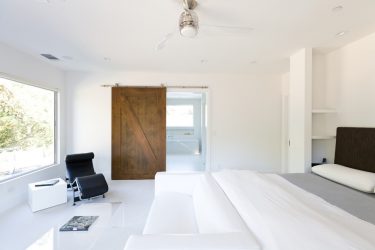Portas com inserções de vidro: 180+ (foto) opções de plástico, madeira e alumínio (entrada, interior, cupê)