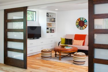 Portas com inserções de vidro: 180+ (foto) opções de plástico, madeira e alumínio (entrada, interior, cupê)