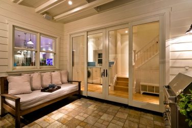 Portas com inserções de vidro: 180+ (foto) opções de plástico, madeira e alumínio (entrada, interior, cupê)
