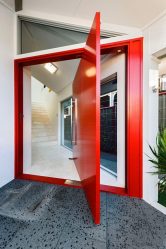 Portas com inserções de vidro: 180+ (foto) opções de plástico, madeira e alumínio (entrada, interior, cupê)