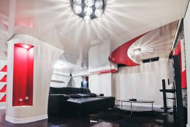 Tectos de dois níveis no hall: Materiais, combinações interessantes, idéias de design (mais de 135 fotos)