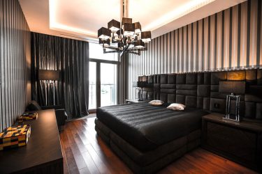 Fazemos o interior em preto: Cortinas / Papel de Parede / Teto (185 + Foto). Acento brilhante de seu design
