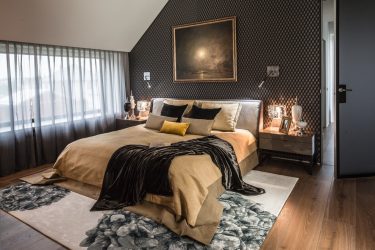 Fazemos o interior em preto: Cortinas / Papel de Parede / Teto (185 + Foto). Acento brilhante de seu design