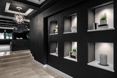 Fazemos o interior em preto: Cortinas / Papel de Parede / Teto (185 + Foto). Acento brilhante de seu design