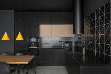 Fazemos o interior em preto: Cortinas / Papel de Parede / Teto (185 + Foto). Acento brilhante de seu design
