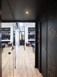 Fazemos o interior em preto: Cortinas / Papel de Parede / Teto (185 + Foto). Acento brilhante de seu design