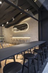 Fazemos o interior em preto: Cortinas / Papel de Parede / Teto (185 + Foto). Acento brilhante de seu design