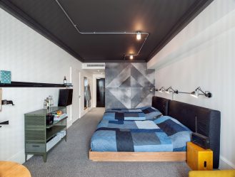 Fazemos o interior em preto: Cortinas / Papel de Parede / Teto (185 + Foto). Acento brilhante de seu design