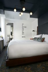 Fazemos o interior em preto: Cortinas / Papel de Parede / Teto (185 + Foto). Acento brilhante de seu design