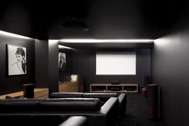 Fazemos o interior em preto: Cortinas / Papel de Parede / Teto (185 + Foto). Acento brilhante de seu design