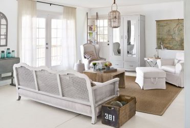 O interior da sala de estar no estilo da Provence - o charme da França em sua casa (mais de 170 fotos)