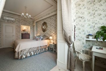 O interior da sala de estar no estilo da Provence - o charme da França em sua casa (mais de 170 fotos)