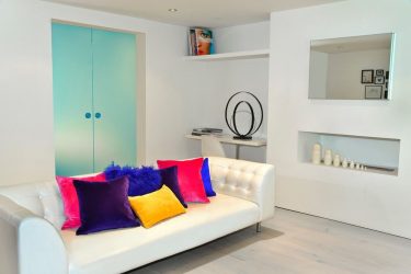 O design da sala de estar na cor da neve branca - criando obras-primas de elite 135+ Fotos de soluções de estilo real no interior