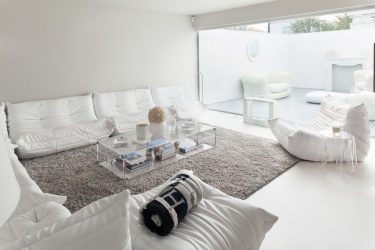 O design da sala de estar na cor da neve branca - criando obras-primas de elite 135+ Fotos de soluções de estilo real no interior