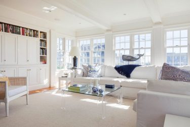 O design da sala de estar na cor da neve branca - criando obras-primas de elite 135+ Fotos de soluções de estilo real no interior