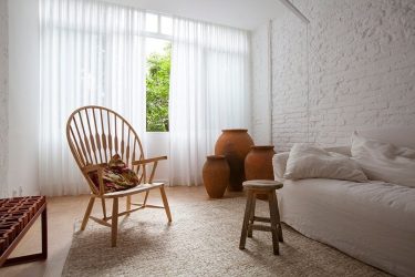 O design da sala de estar na cor da neve branca - criando obras-primas de elite 135+ Fotos de soluções de estilo real no interior