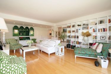 O design da sala de estar na cor da neve branca - criando obras-primas de elite 135+ Fotos de soluções de estilo real no interior